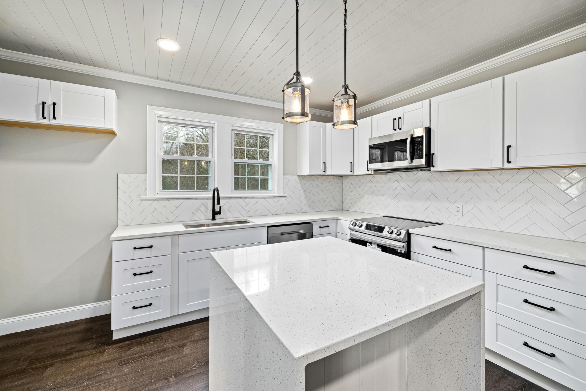 High-End Kitchen Remodeling with Exceptional Craftsmanship