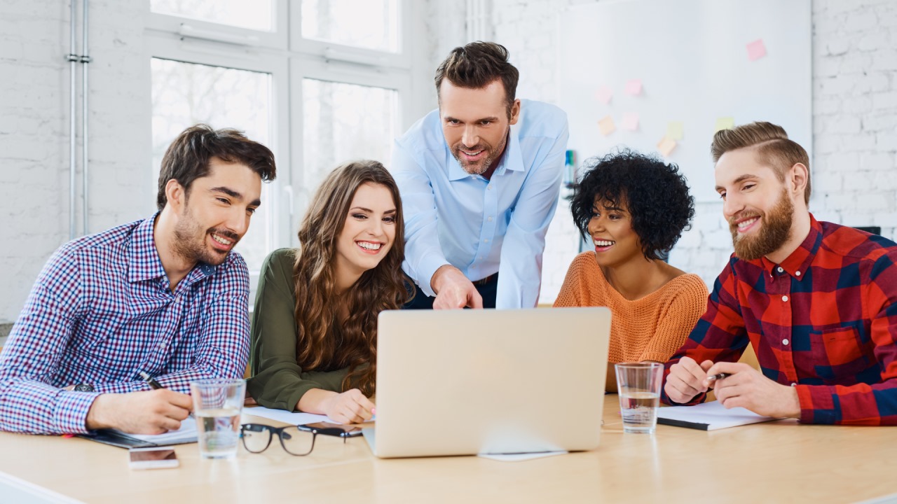Social Media Panel vs Traditional Marketing – What’s Better?