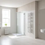 Erleben Sie sonni sanitär Produkte in einem modernen Badezimmer mit elegantem Design.