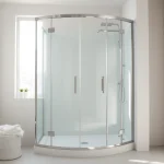 Elegante duschkabine 90x90 in einem modernen Badezimmer mit klaren Linien und stilvollem Design.